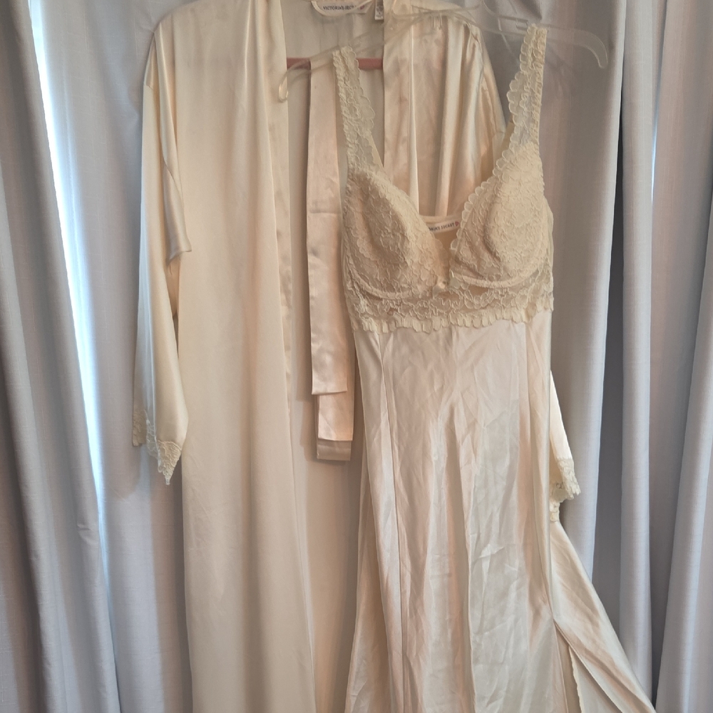 Elegant Cream Lace Trim Nightgown and Robe Set